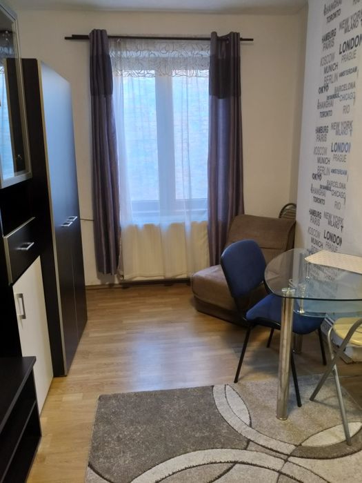 Închiriez garsoniera