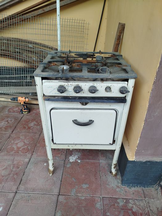 Газ плита сотилади срочна