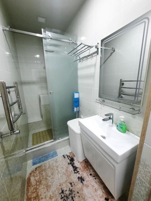 Метро Ойбек ул.Чехова 3/6/8 ориентир кафе "Bon" и "B&B"