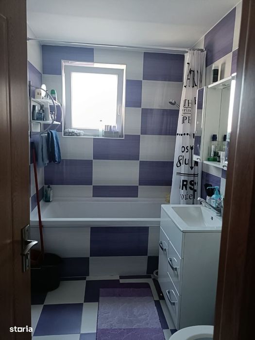 Apartament cu  2camere,etaj intermediar,zona Eroilor