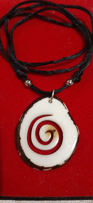 Медальон,от естествена палма/tagua