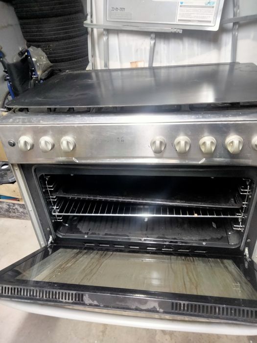 Продам газовую плиту