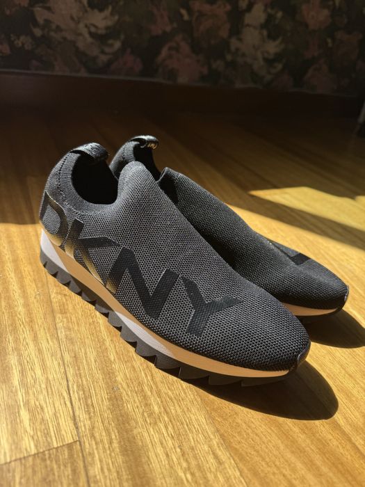 DKNY Чисто нови обувки размер 39-40
