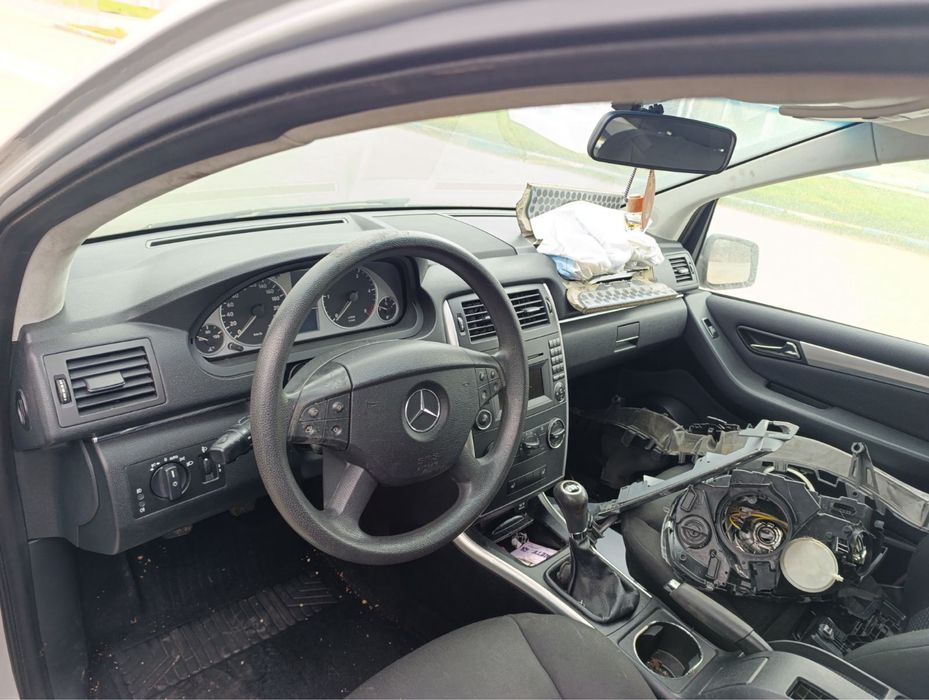 Мерцедес B180CDI на части