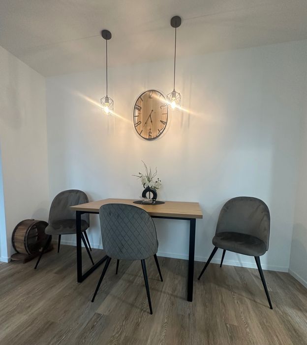 Închiriez apartament  2 camere