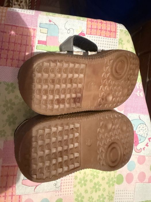 Детская обувь  24 размер