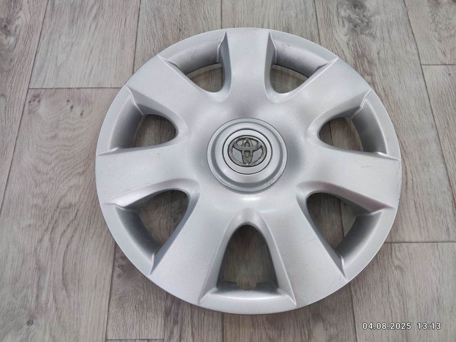 Колесные колпаки R15 Тойота оригинал.