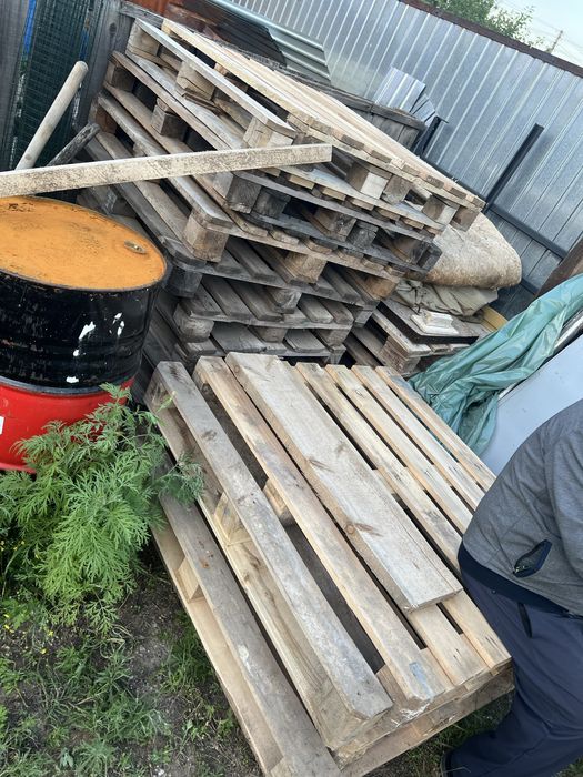 Продам поддоны в хорошем состояние