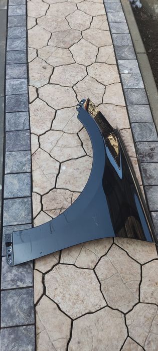 Передний левый крыло