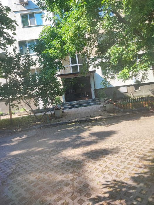 Апартамент за продажба ж.к Света Троица