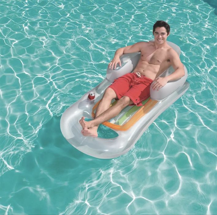 Матрас надувной для плавания.