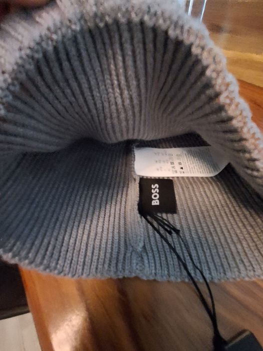 Продавам нова шапка хюго босс