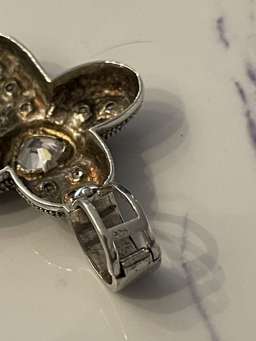 Cruce superbă din argint