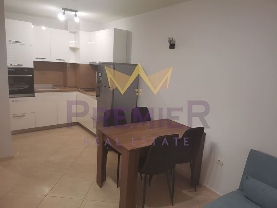 Дава се под наем Тристаен апартамент в Варна, Гръцка махала - 92 кв.м за 648.21 € - Снимка #1