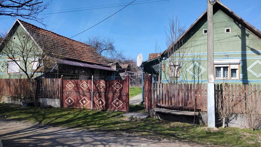 Casa de vanzare cu teren generos