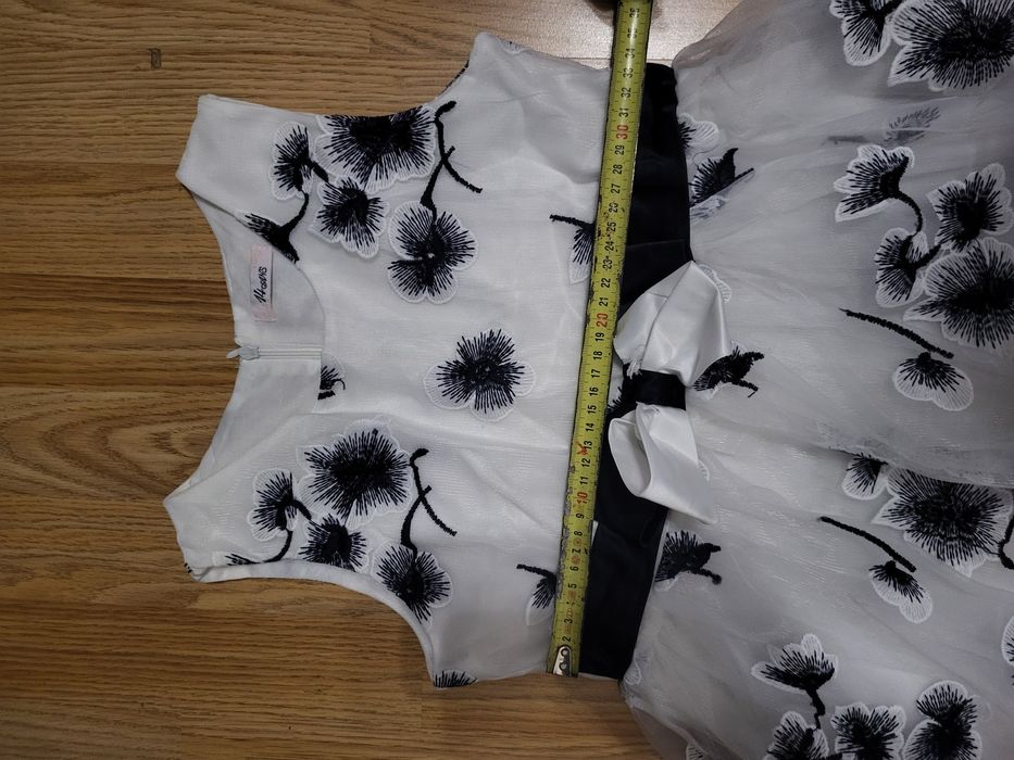 Детска рокля с дантела