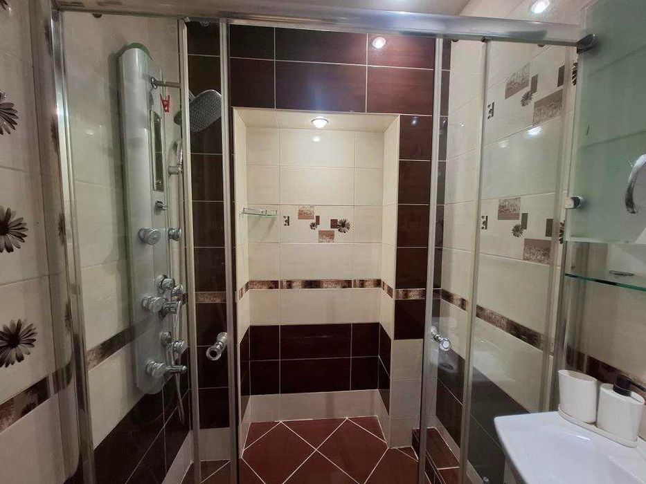 Дава се под наем Тристаен апартамент в Варна, Автогара - 90 кв.м за 747.66 € - Снимка #15