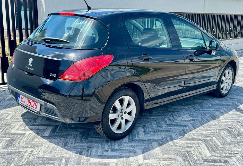 Peugeot 308 . 123.000 km .2012