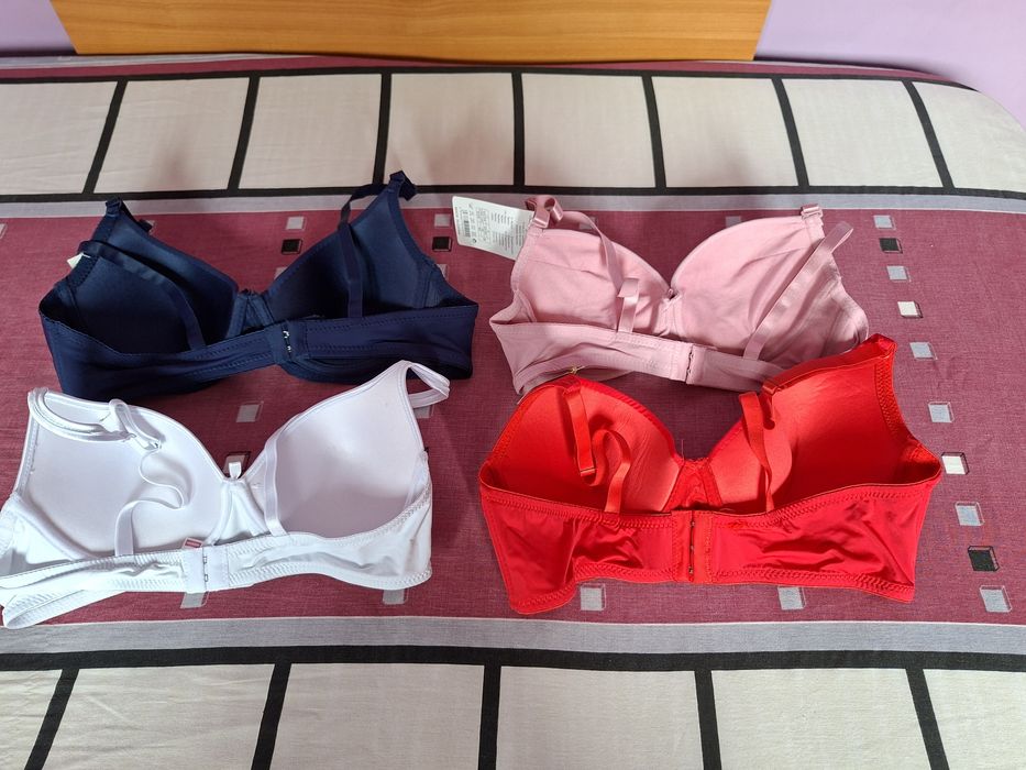 Vând Lot Sutiene diferite Mărimi Noi
