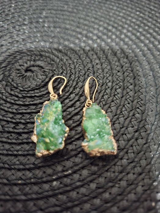Cercei cuart Aura verde placați cu aur 4.7 cm