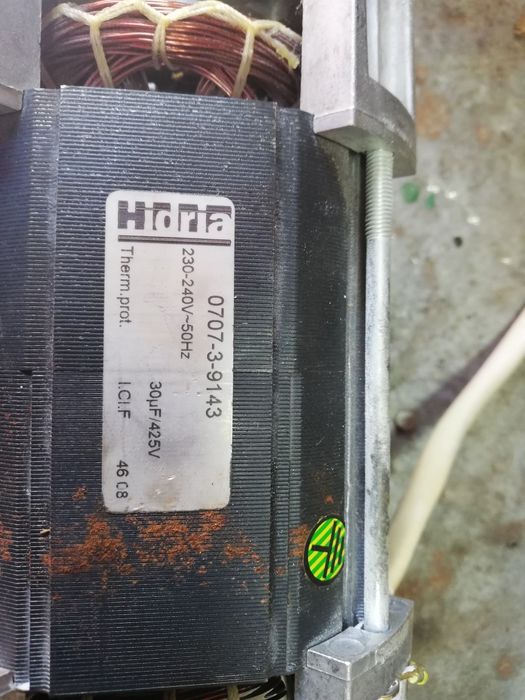 Motor cu ax melcat