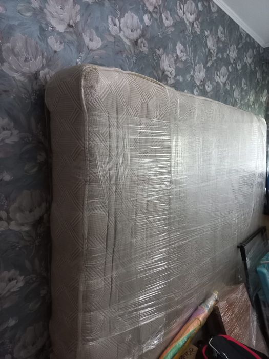 Saltea 200x180 cm de 20 cm grosime foarte putin utilizata