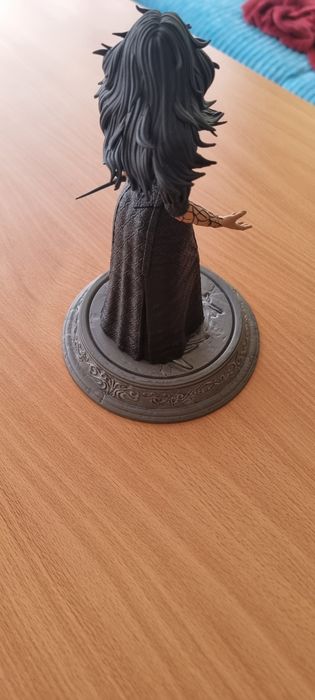Сттуетка на Yennefer от сериала The Witcher.