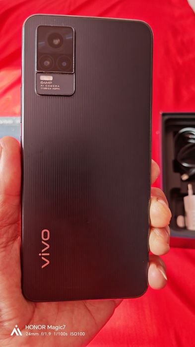 Отличный Vivo V21e 8/128гб
