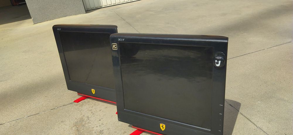 Два монитора Acer Ferrari