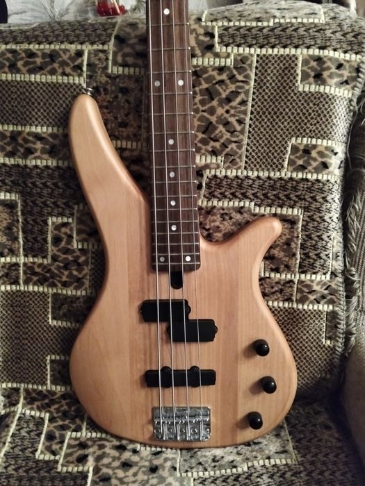 Продам бас- гитару Ямаха RBX280 J