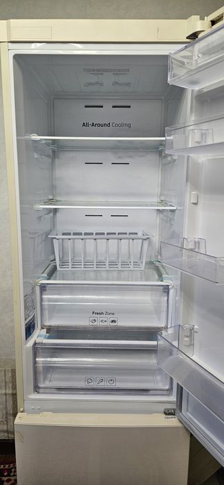 Холодильник Samsung 2024 года