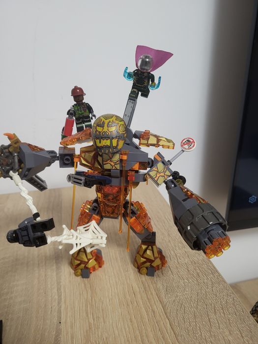 Robot lego marvel
