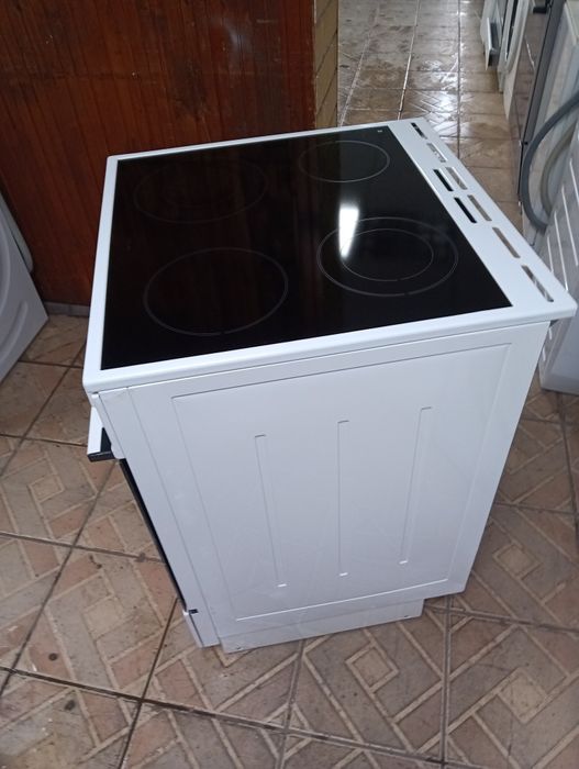 Свободно стояща печка с керамичен плот Gorenje с 2 години Гаранция