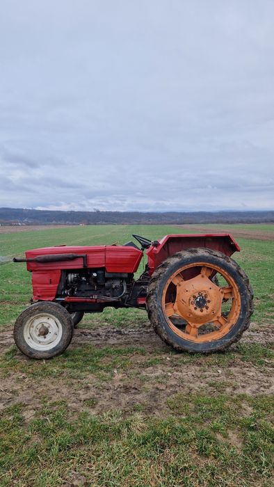 Tractor universal 445