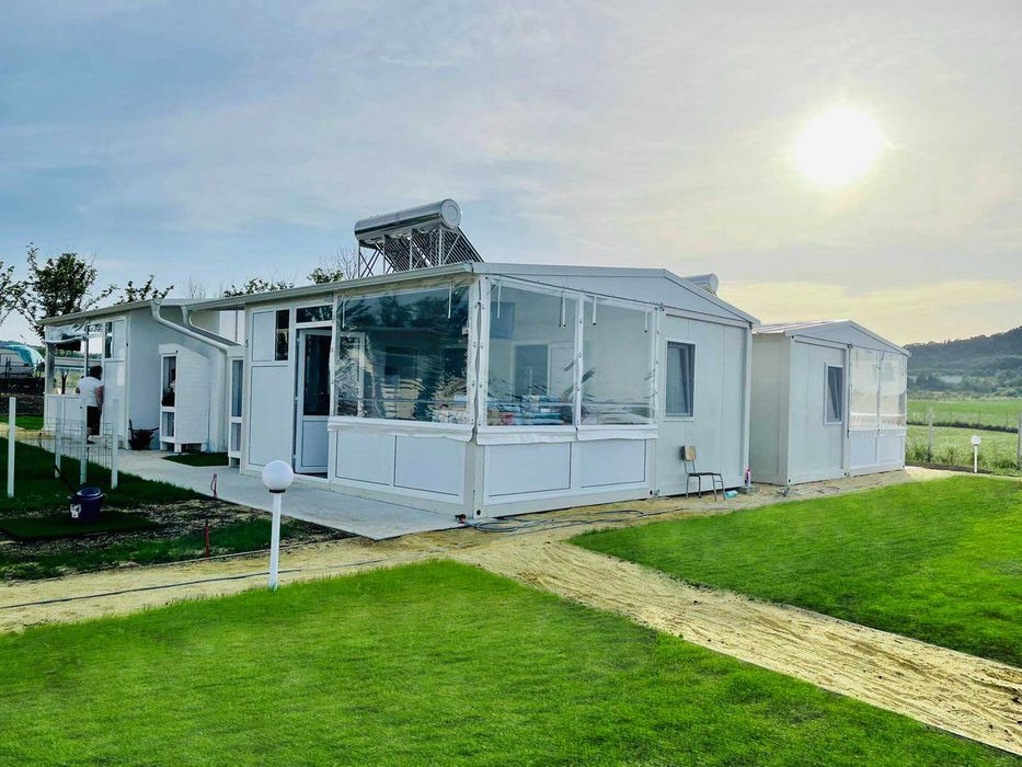 Бунгала и места за кемпери и палатки на брега на морето