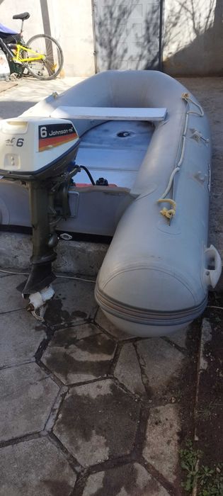 Лодка с двигател твърдото дъно надуваем кил