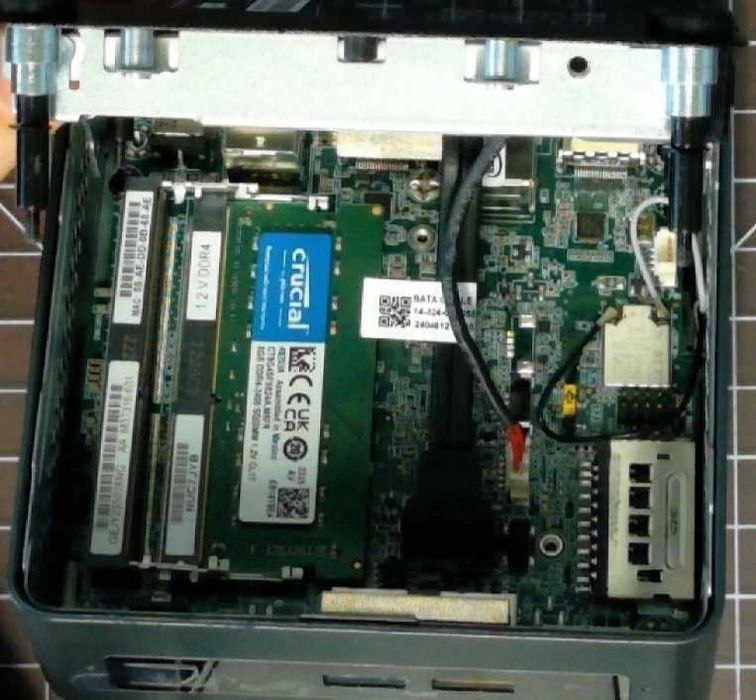 Mini PC Intel NUC Celeron j4025