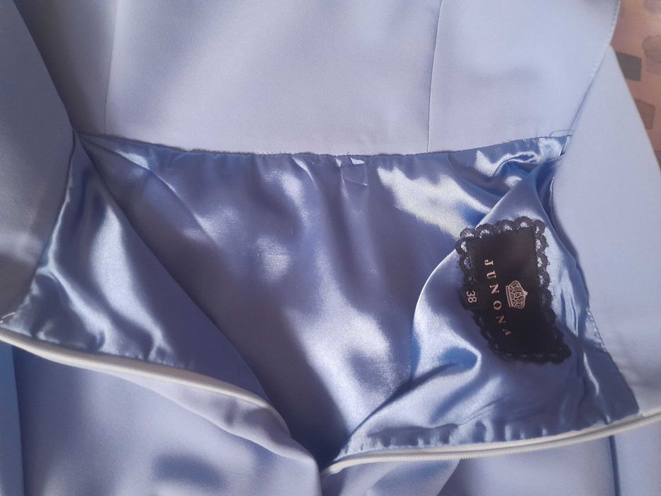 Лятна рокля с гол гръб