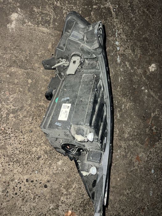 Onix o’ng taraf fara usti shishas singan qogan joyalar butun