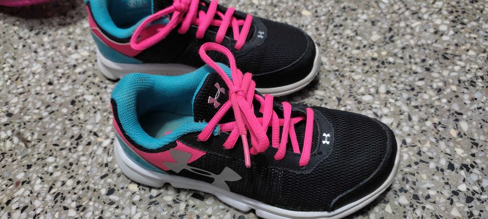 Under Armor  детски маратонки