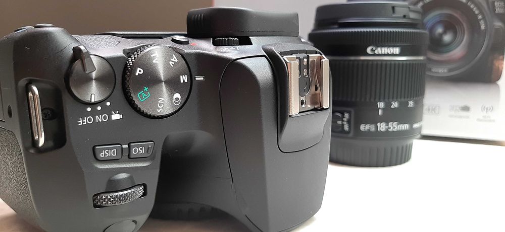 НОВ DSLR фотоапарат CANON EOS 250D с обектив 18-55 мм (черен)