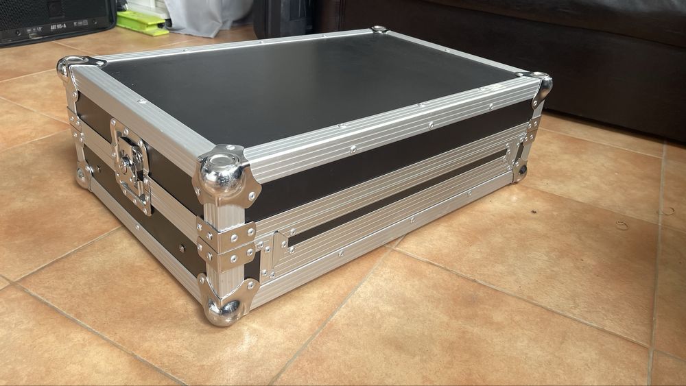 Flight case consola dj