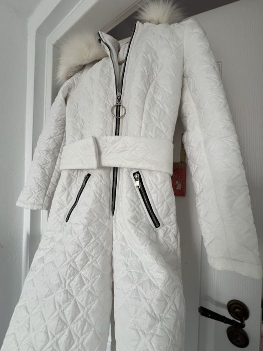 Salopetă schi/apres-ski albă Atmosphere S (36) cu blană alb-verde detașabilă potrivita XS