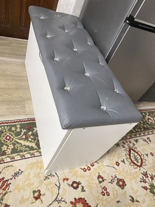 Продам обувницу диван