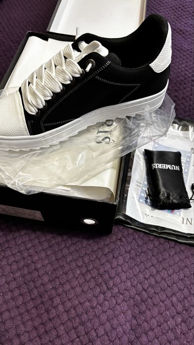 Продам новые кроссовки