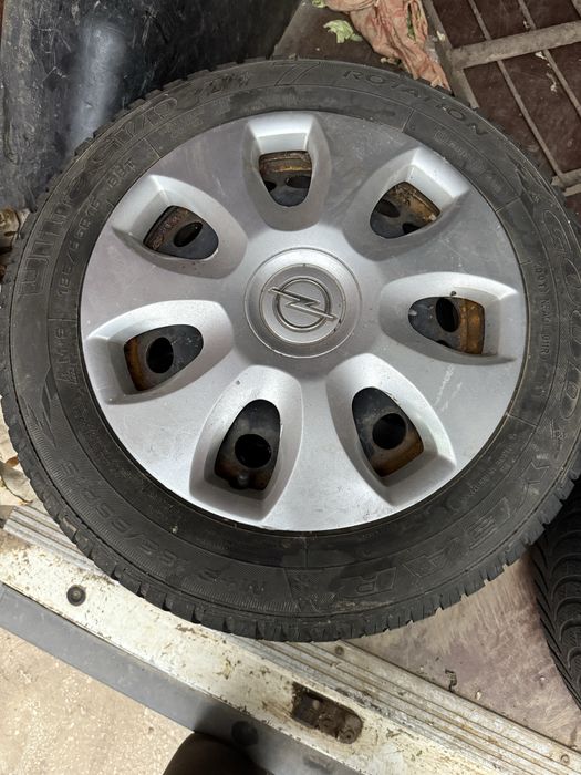 Желязни джанти с гуми и тасове за Opel Corsa