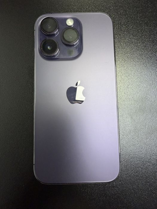 Продам айфон 14 про