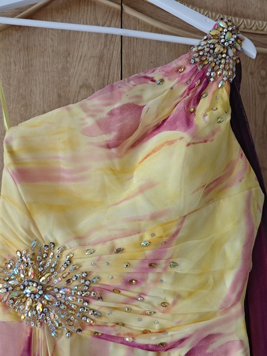 Очень красивое и счастливое платье