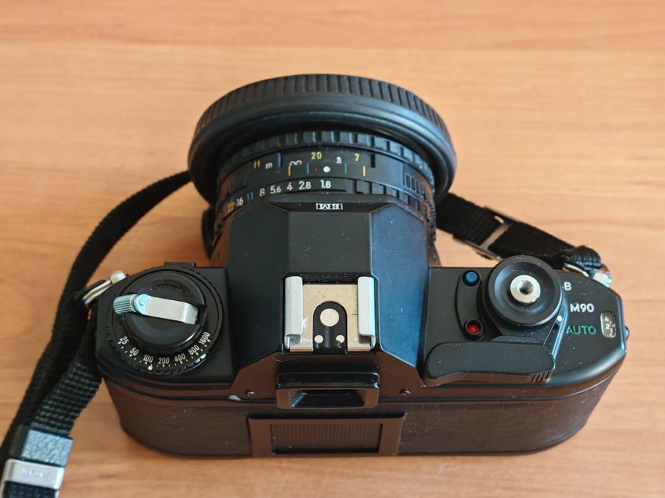 Лентов фотоапарат Nikon EM +  Nikon 50мм 1.8