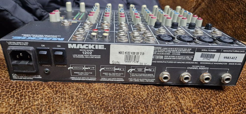 Mixer mackie micro 1202